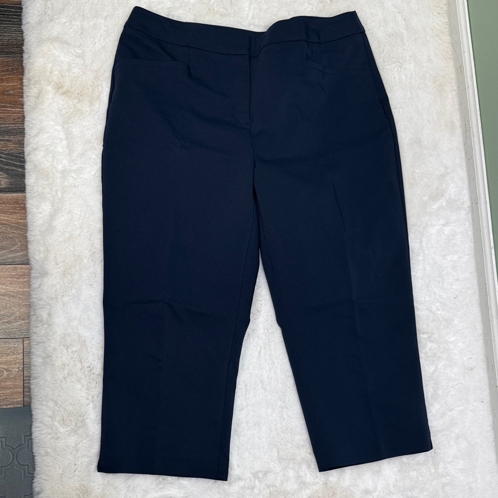 NWOT Chico's Fabulously Slimming Capri size 2